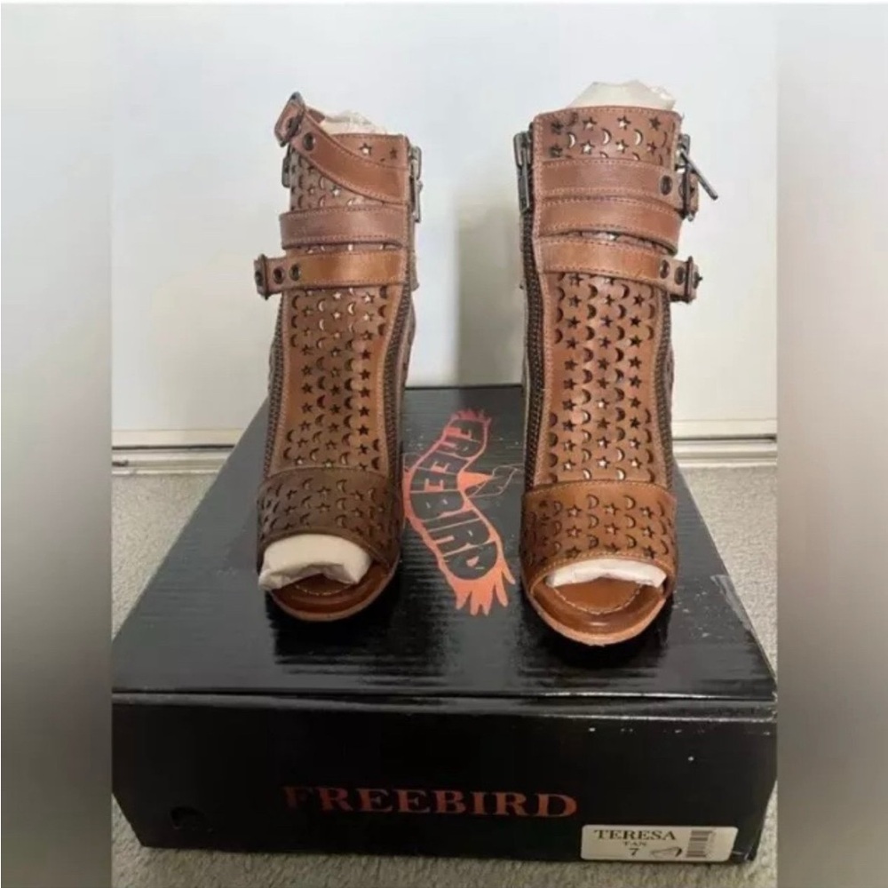 Freebird Teresa Tan Cut-Out Heel Sandals | Sz 7